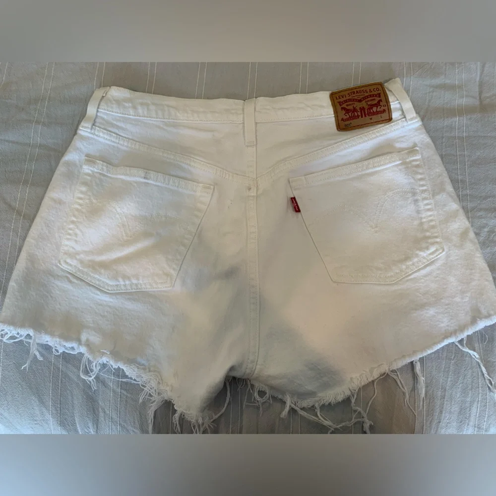 Women’s Levi’s 501 High-waisted white denim shorts - Picture 2 of 4